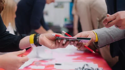 Stift, Notizkarten und Programmheft werden an der Anmeldung übergeben